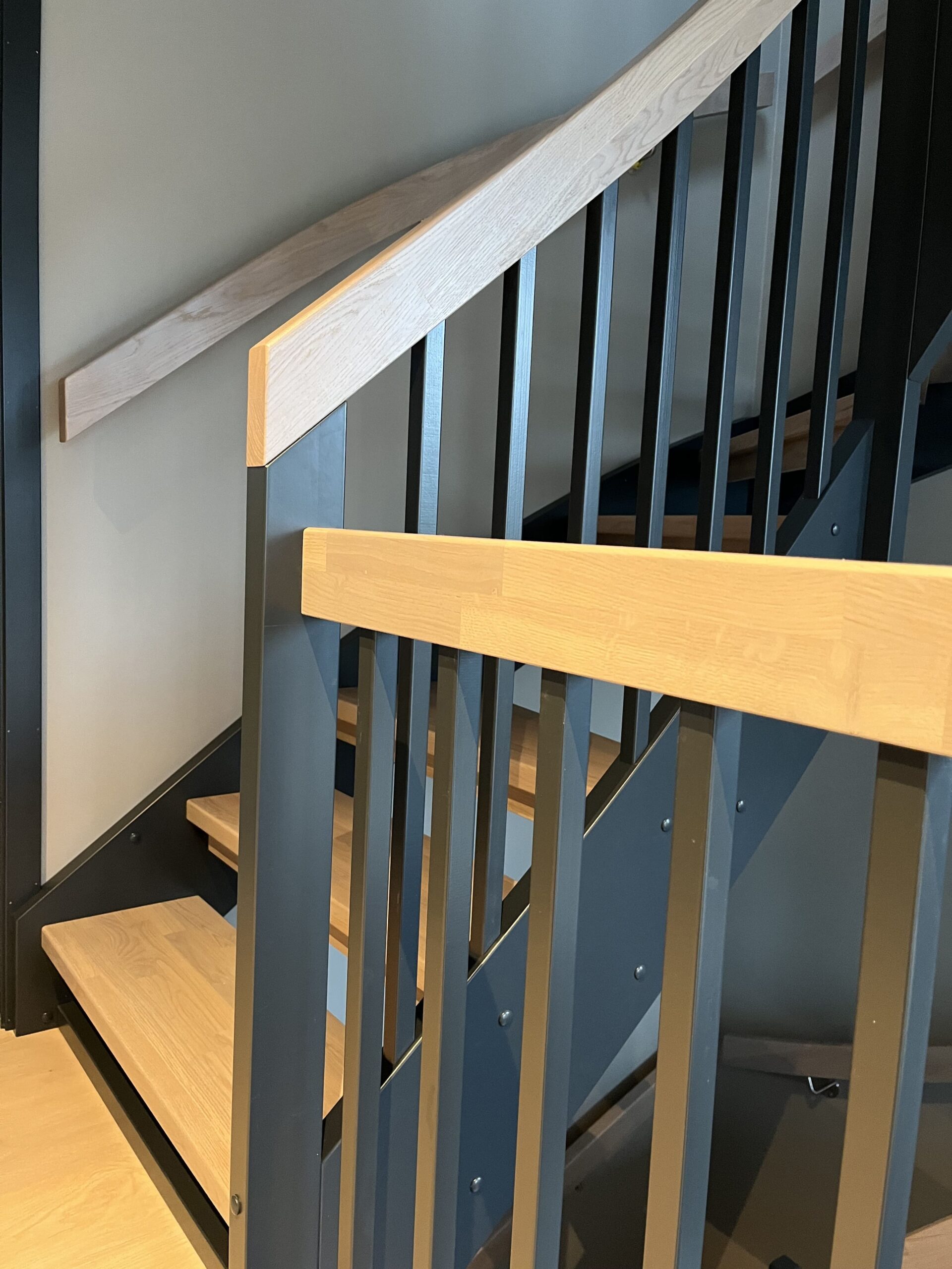 07. Fence oak handrail on a black corner staircase